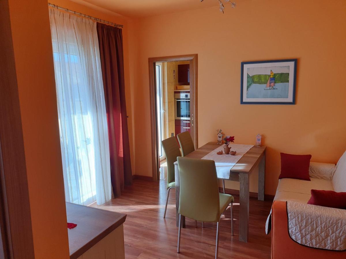 Apartmani Danja Kaštela Esterno foto