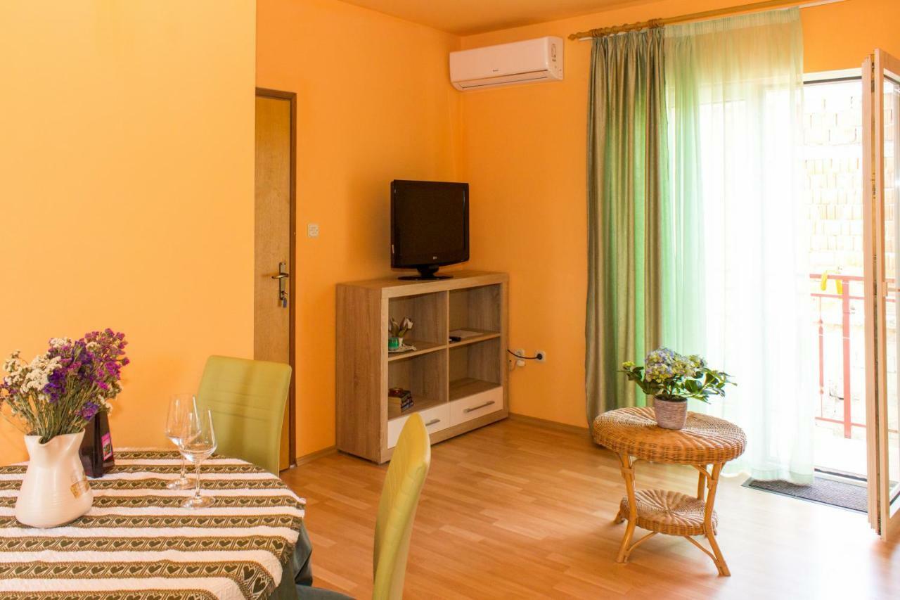 Apartmani Danja Kaštela Esterno foto