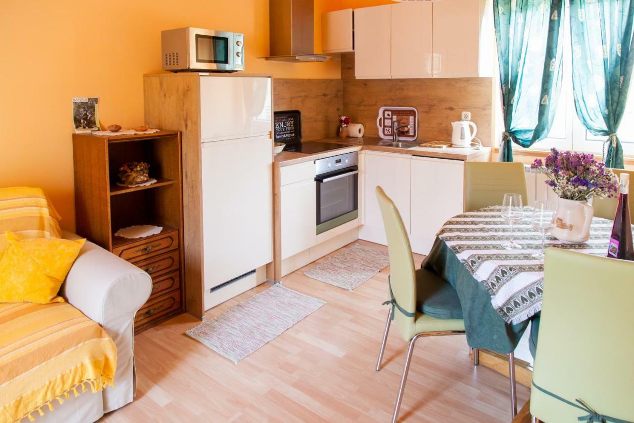 Apartmani Danja Kaštela Esterno foto